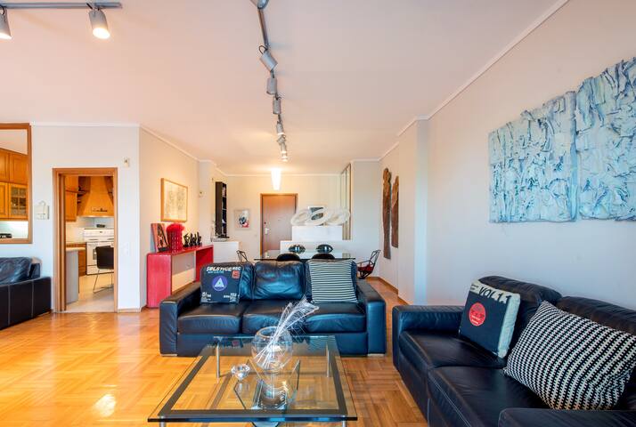 City Moon: Seafront 3-Bedroom Apt by halu! gallery image 2