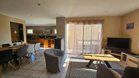 Rare beach side! Villa 5 bedrooms comfort/jacuzzi/air conditioning