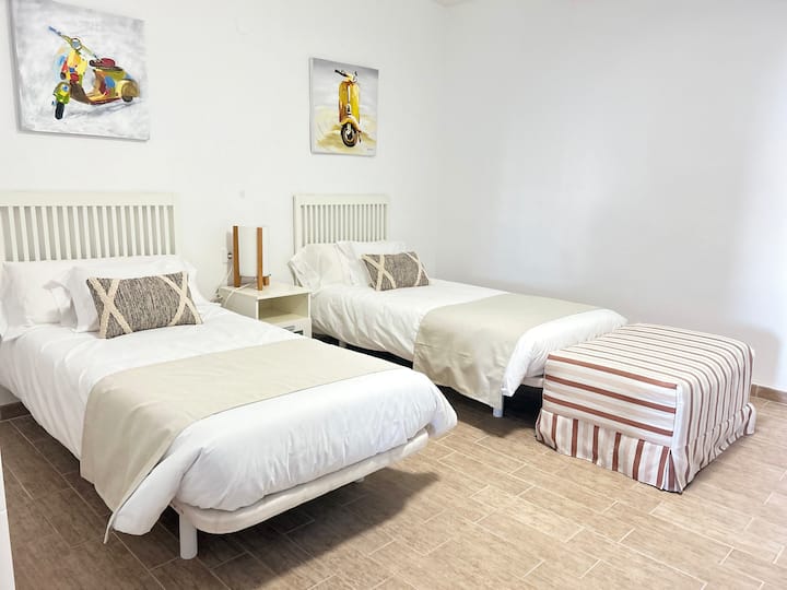 ห้องนอนที่ 2 เตียงขนาด 90 ซม. 2 เตียงและเตียงแบบดึงออก