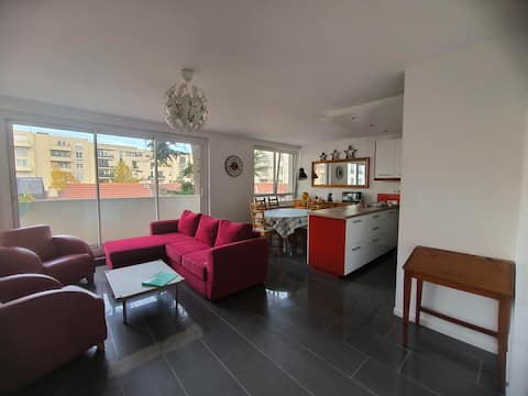 Family apartment 500 meters from Paris