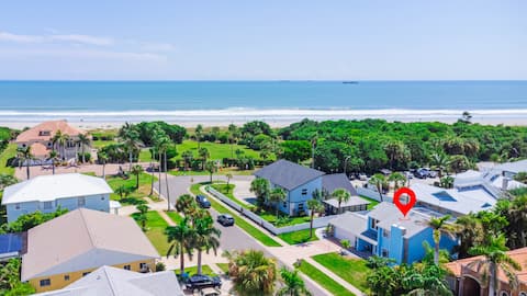 One step to the Beach / Pool & Jacuzzi /Tub/Arcade