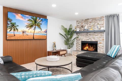 Top performing Airbnb: One step to the Beach / Pool & Jacuzzi /Tub/Arcade in Cape Canaveral
