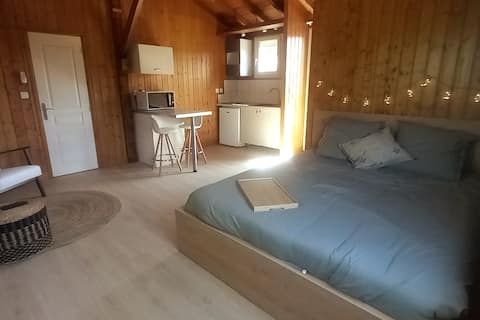 Cottage with a chalet atmosphere and private hot tub