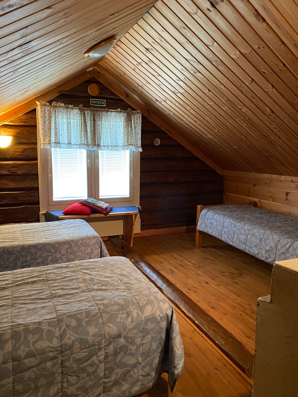 Yläkerran nukkumatila