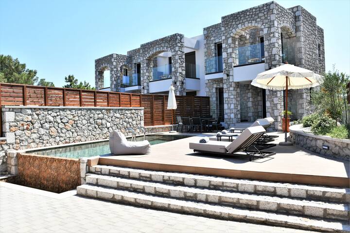Seaesta Villas with Private Pool / Up to 12 People gallery image 2