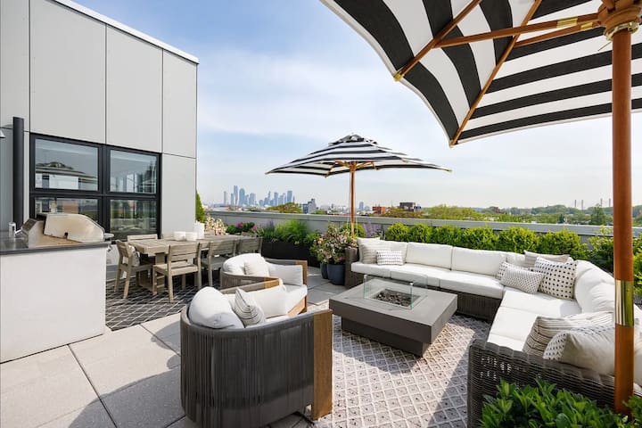 Penthouse w/ Manhattan Skyline views&huge terrace