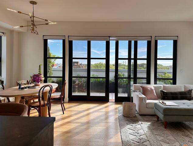 Penthouse w/ Manhattan Skyline views&huge terrace gallery image 2