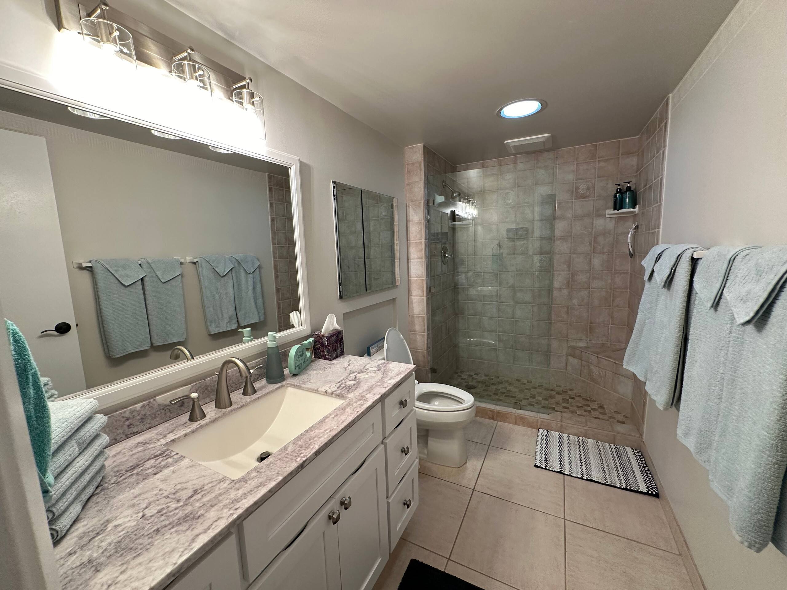 Oceanfront Lofted Penthouse! - Photo 12