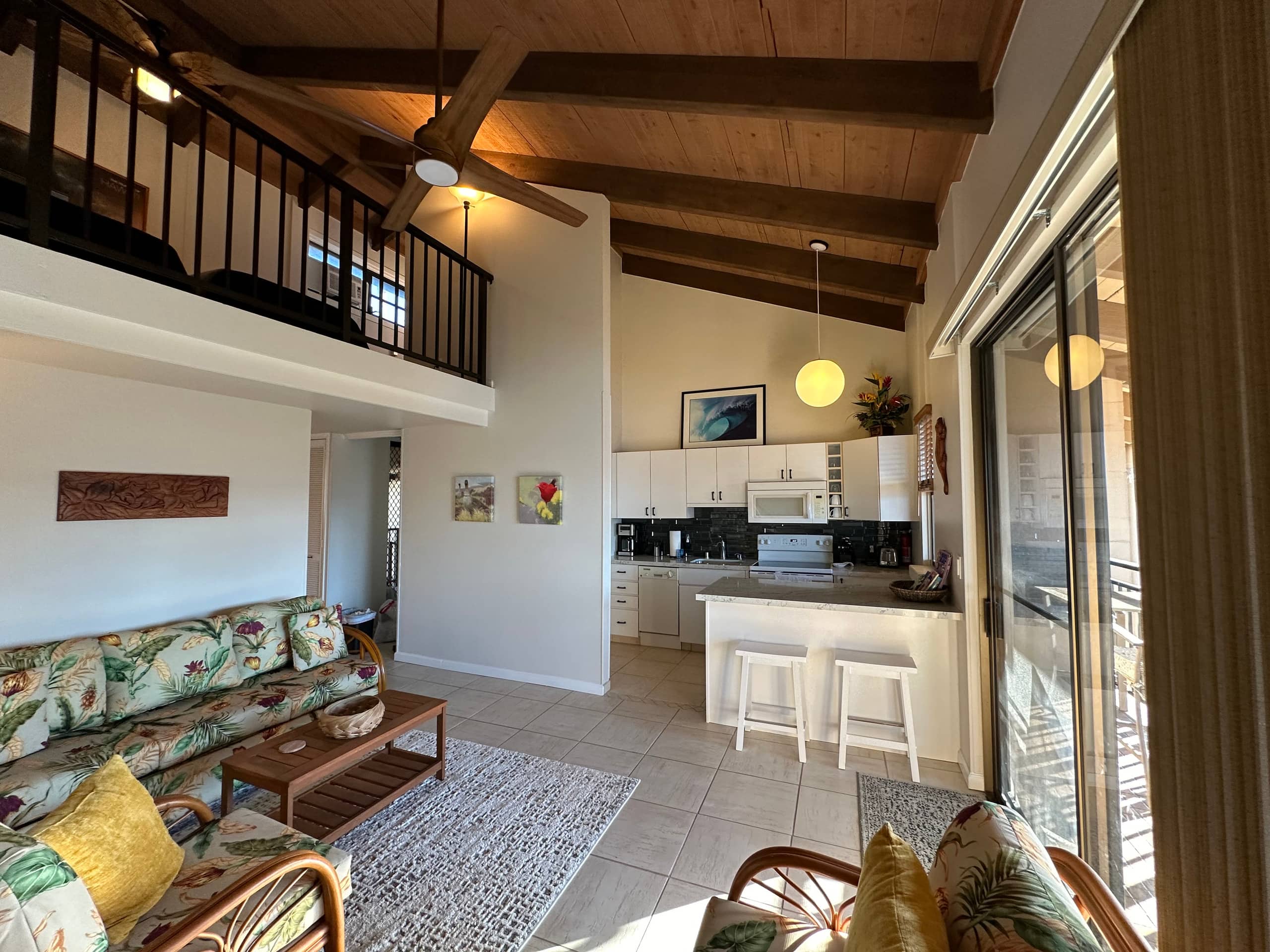 Oceanfront Lofted Penthouse! - Photo 2
