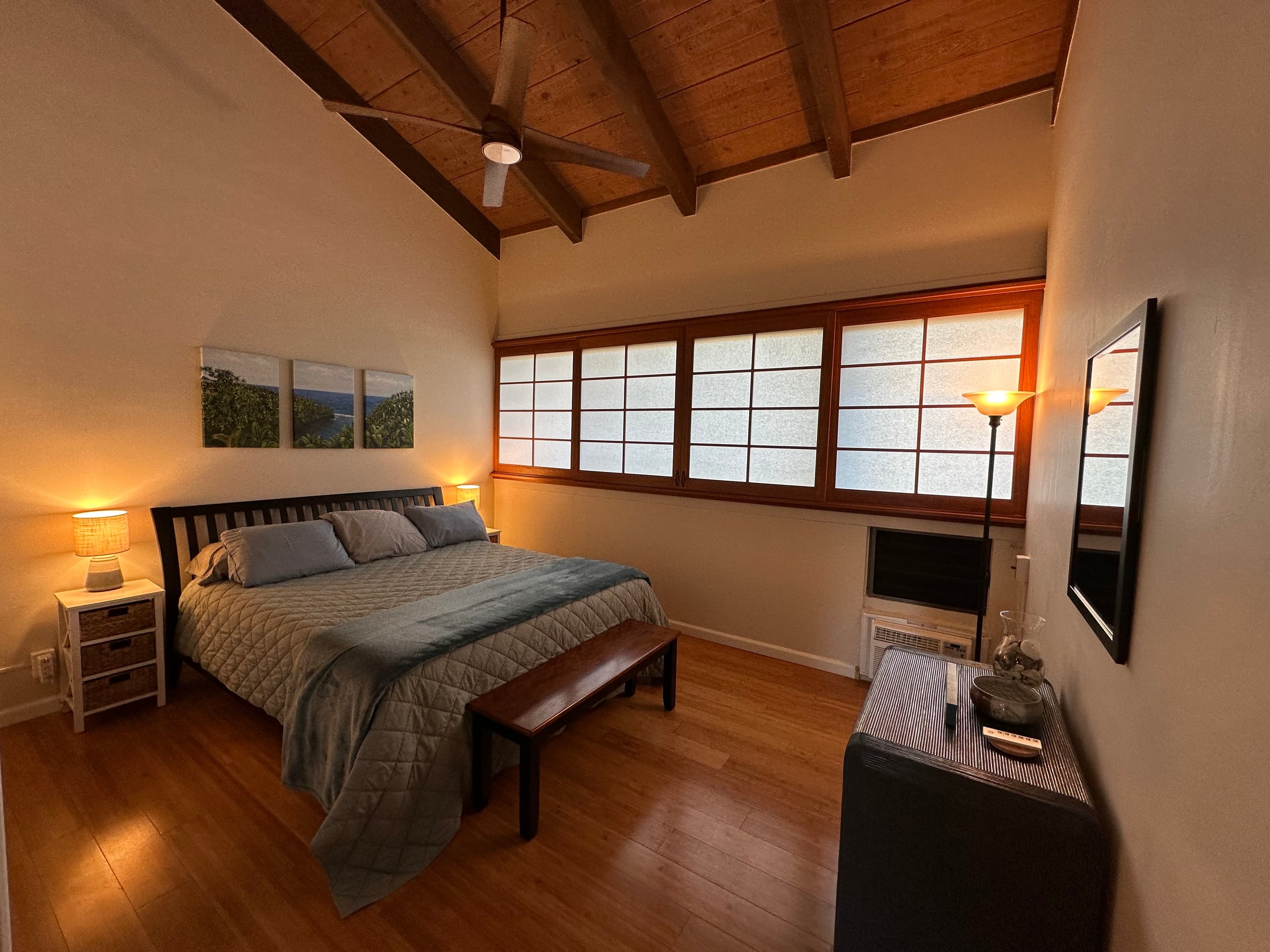 Oceanfront Lofted Penthouse! - Photo 8