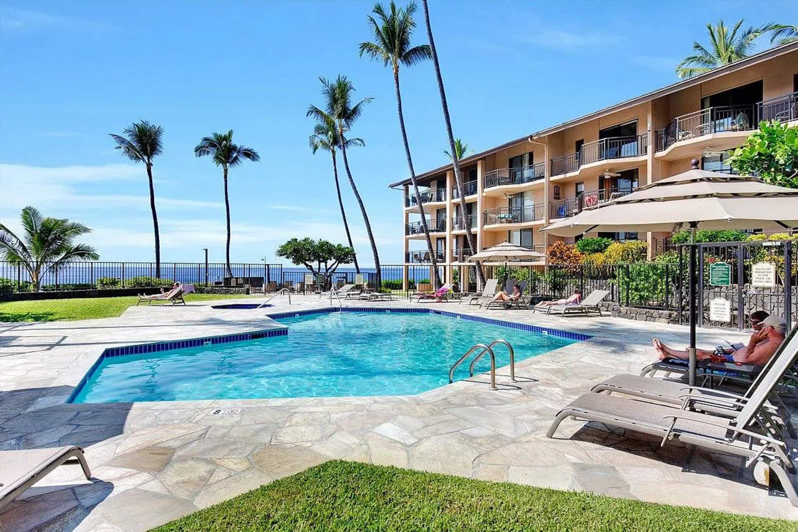 Oceanfront Lofted Penthouse! - Photo 18
