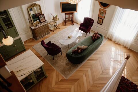 The Colette Rose – Parisian 1850s Pied-A-Terre