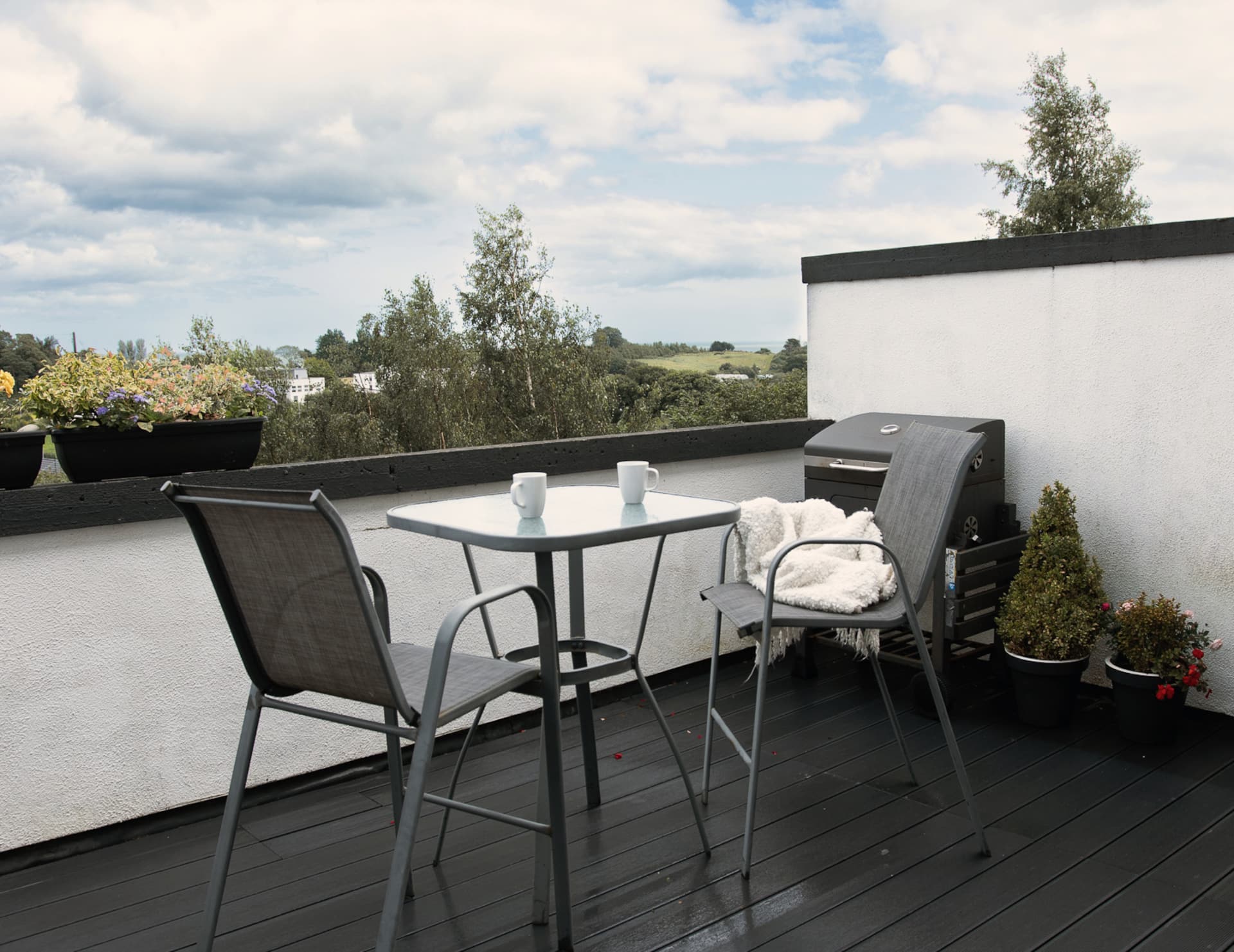 3 Bedroom Family Home with Sea and Mountain View