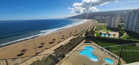 Ocean view and pool apartment in Papudo