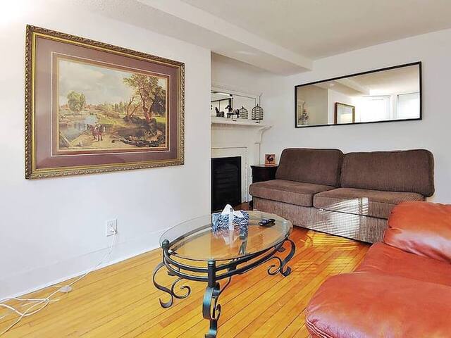 3+2Br 3 Bath Full Kitchen 2 Parking Downtown gallery image 2