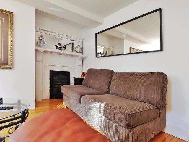 3+2Br 3 Bath Full Kitchen 2 Parking Downtown gallery image 4