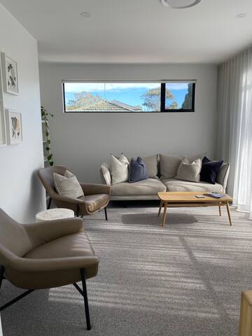 On Oaks gallery image 2