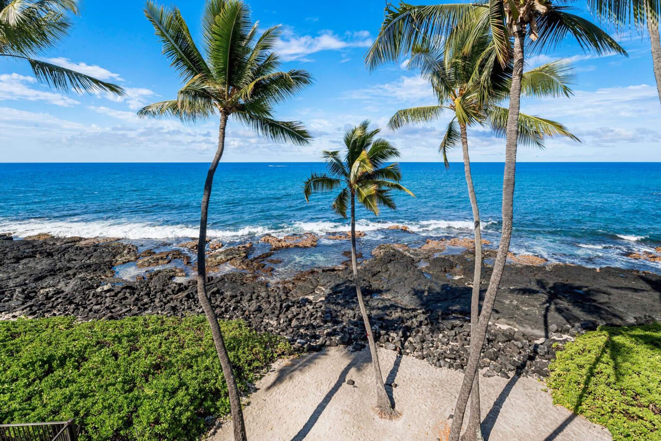 Condo in Kailua-Kona · ★5.0 · 2 bedrooms · 2 beds · 2 baths - Image 6