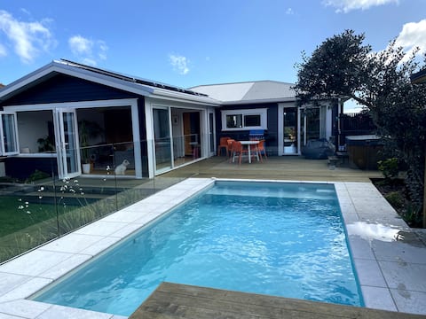 Sea views with pool, spa and sauna