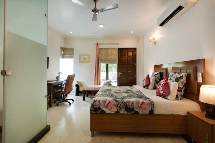 6 BHK · 6-Bedroom Apartment: Independent Floor@Central GGN