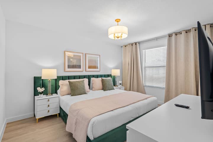 Oasi di relax: suite King al primo piano con arredi armoniosi.