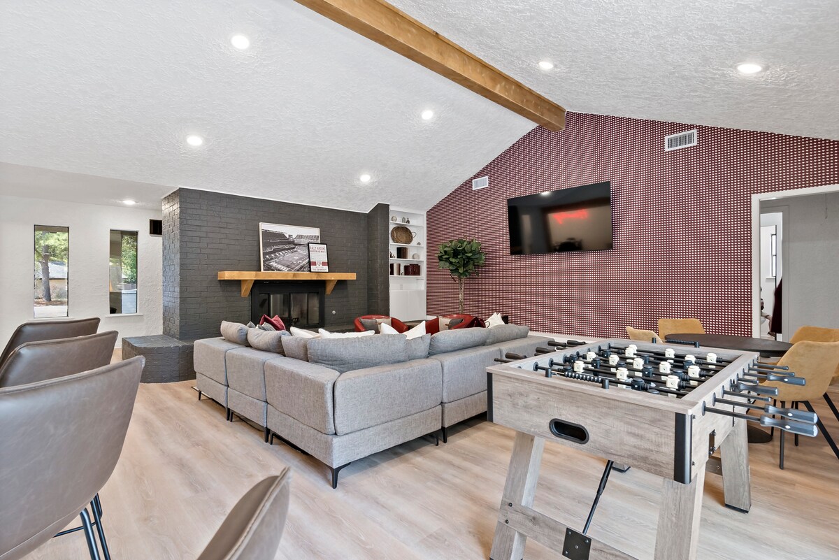 Successful Airbnb property: The Howdy Retreat | Sleeps 12 | Near Texas A&M in College Station