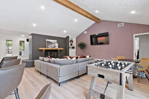 Successful Airbnb property: The Howdy Retreat | Gameday Bus | Near Texas A&M in College Station