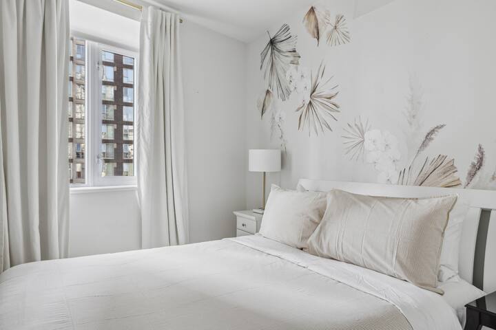 5 min seawall/AC/Yaletown/City View/Sleeps4people! gallery image 3