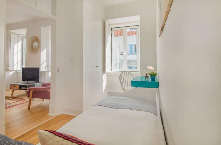 Dormitorio con una cama de una casa