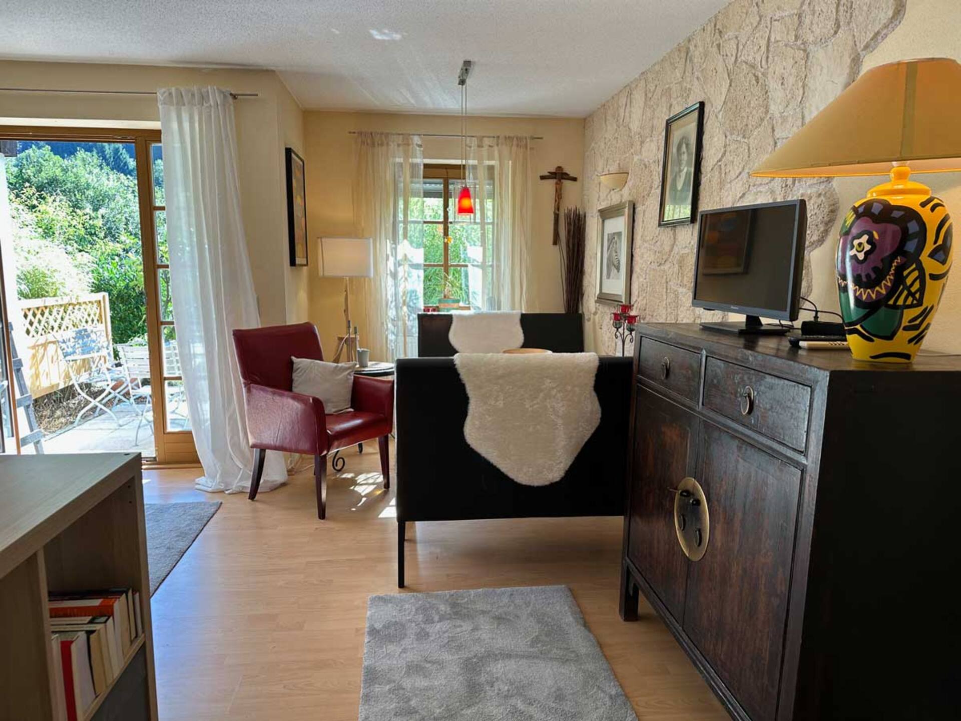 Sachrang: Lakeside apartment with mountain views — photo 3