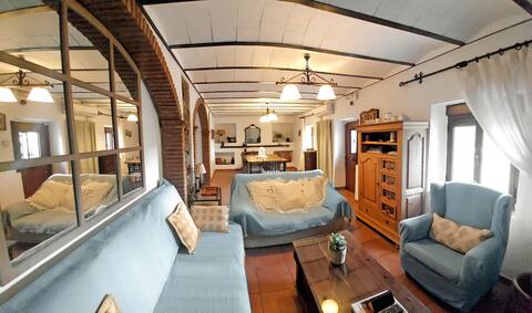 Enjoy the countryside with fireplace, pool and bbq