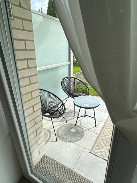 Paris to Bochum, 4 Pers. Apartm.