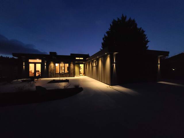 Stylish Modern Country Retreat gallery image 4