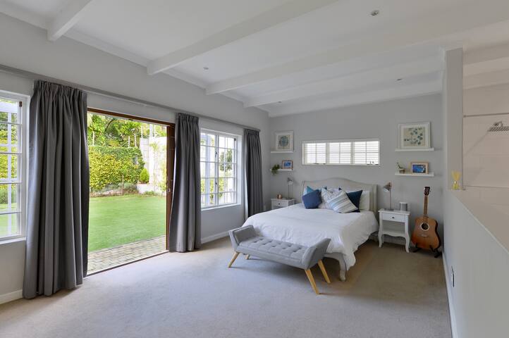 Spacious, family home with pool and Backup Power gallery image 2