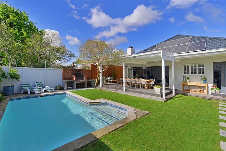 Spacious, family home with pool and Backup Power gallery image 4