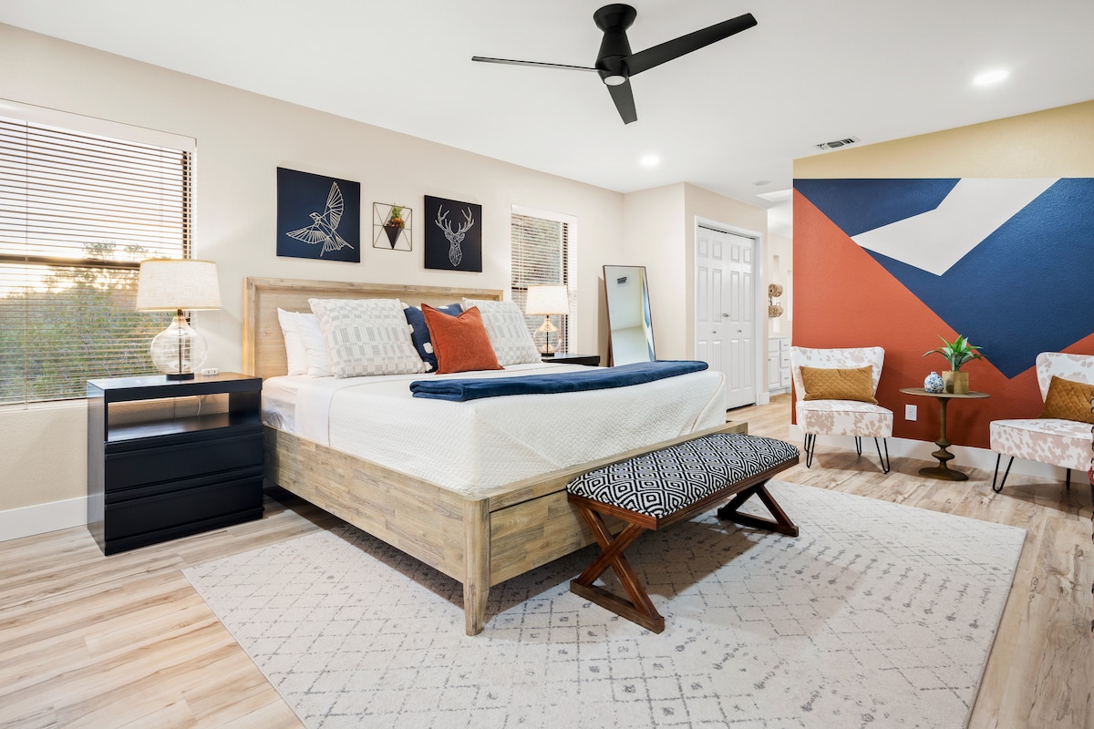 Dhoma e gjumit nr. 1 është dhoma kryesore me krevat dopio "king". Dyshek me cilësi të lartë (recensionet e vizitorëve flasin për të), 2 lloje jastëku (me shkumë të fortë dhe të butë dhe me pupla të lehta). Çarçafë të butë, mbulesë e butë matelasse, batanije e butë e vendosur në dollapin e rrobave.