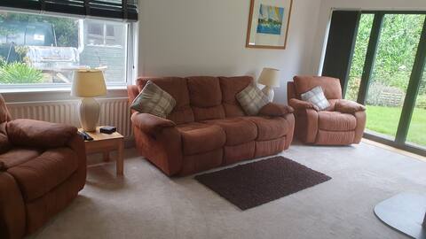 Top performing Airbnb: Large private home with small lake and garden in Milford On Sea