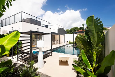 Villa Manaté pool and jacuzzi near the beach
