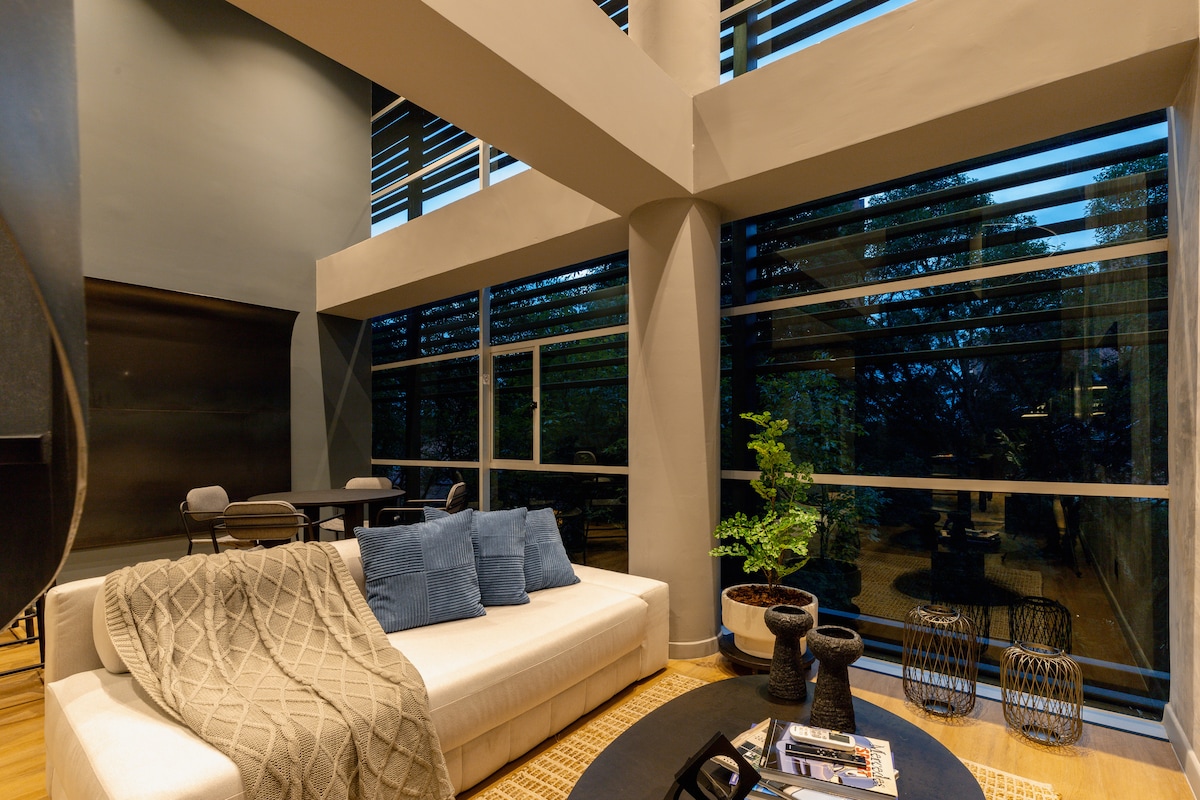 The Spot Bldg Penthouse 53 — photo 1