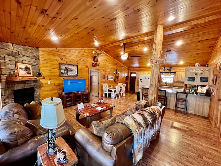 Secluded Cabin — Fireplace & Private Waterfall