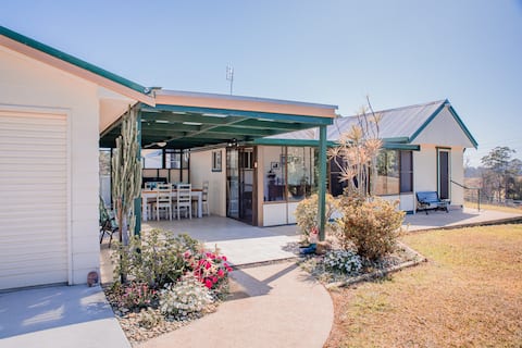 Marys Retreat Valla, a cozy farmhouse on acreage