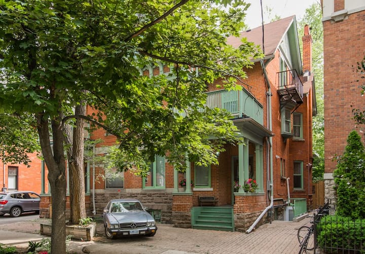 Annex Lower Level Studio/laundry/wifi/uoft - Toronto