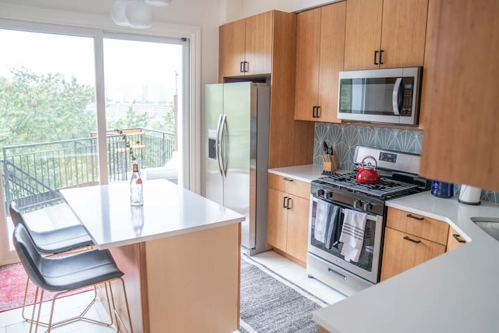 The Palisade Penthouse – Minutes to NYC gallery image 3