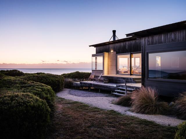 FIRST LIGHT Tasmania (House) gallery image 2