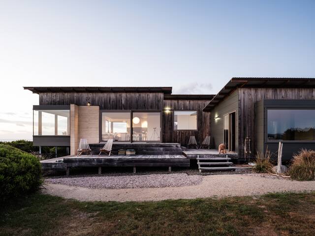 FIRST LIGHT Tasmania (House) gallery image 3