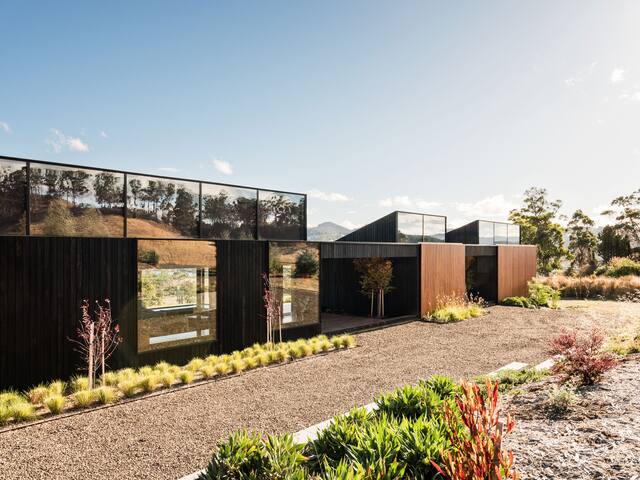 The Long House, Cygnet gallery image 2