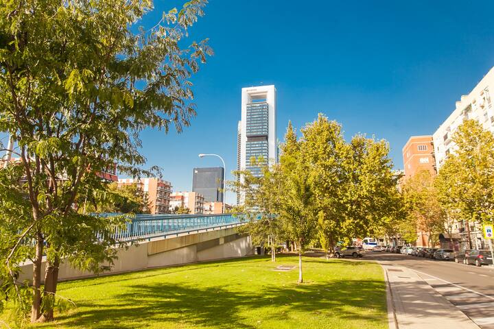 Luxury in Castellana: 300m2, 10pax, 5BR, 3BA, LUZ! gallery image 5