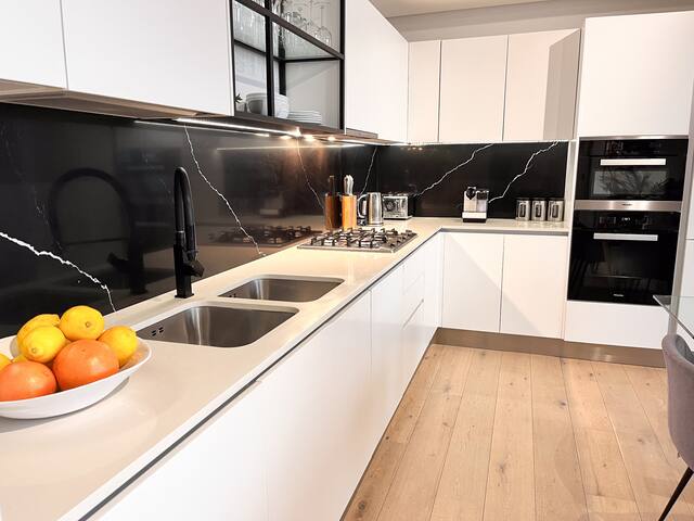 Penthouse with Views and Private Pool Cape Town gallery image 4