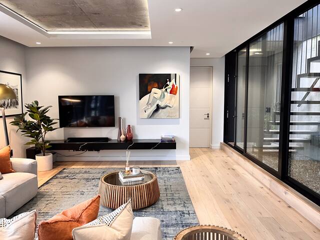 Penthouse with Views and Private Pool Cape Town gallery image 3