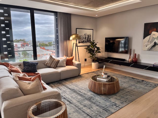 Penthouse with Views and Private Pool Cape Town gallery image 2